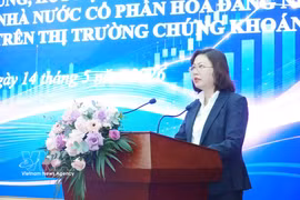 越南国家证国家证券委员会主席武氏真芳在会上发言。图自越通社