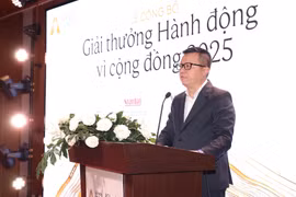越共中央委员、《人民报》总编辑、中央宣教与群众工作部副部长、奖项组委会主任黎国明在启动仪式上发言。图自越通社
