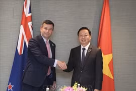 政府副总理陈红河礼节性拜会新西兰议会议长格里·布朗利。图自越通社