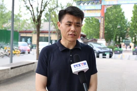 越南问题研究专家、中国中央广播电视总台越南语部主任魏为接受越通社记者的采访。图自越通社