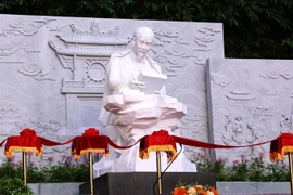 岘港市胡志明主席雕像项目正式落成。图自越通社
