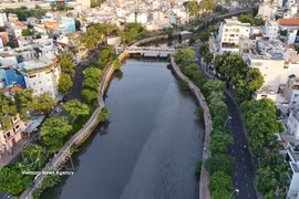 运河诉说胡志明市变迁故事