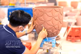 胡志明市着力守护传统陶瓷技艺之火