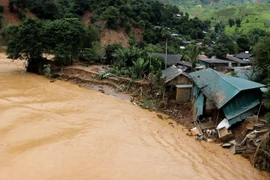 奠边省山洪和山体滑坡导致11人死亡和失踪