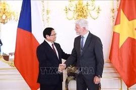 政府总理范明政会见捷克总统彼得•帕维尔