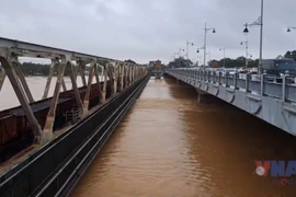 顺化河流水位回落缓慢 城市内涝严重