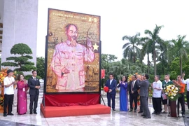“独立之春” 大型磨漆画展：年轻画家心中的民族历史