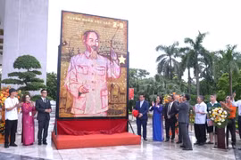 “独立之春” 大型磨漆画展：年轻画家心中的民族历史