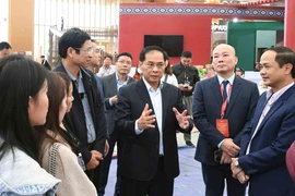 政府副总理、2025年秋季博览会指导委员会主任裴青山指导加紧推进各项筹备工作，确保开幕式顺利举行。图自 越通社