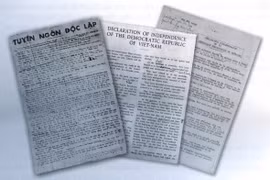1945年9月15日，由胡志明主席亲自命名的“越南通讯社”正式并以越、英、法三种语言，对外播发《独立宣言》全文及越南民主共和国临时政府成员名单。这个神圣而庄严的历史时刻，成为越南通讯社的传统日。图自 越通社