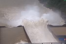 受第10号台风残留影响 多省市出现大到暴雨