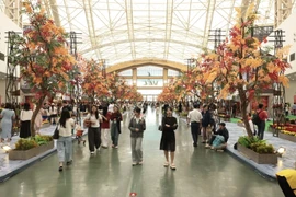 博览会入口大厅装饰醒目亮眼。图自 越通社
