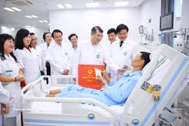 推动医疗服务体系重构，建设现代化医疗网络