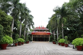 这座胡志明主席纪念堂外形仿若一朵盛开的莲花，象征着胡主席一生清廉高洁、简朴质朴的品格。图自 越通社
