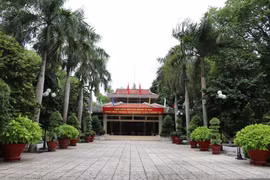 这座胡志明主席纪念堂外形仿若一朵盛开的莲花，象征着胡主席一生清廉高洁、简朴质朴的品格。图自 越通社