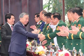 越共军队第十二次代表大会闭幕