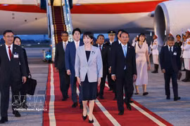 日本首相高市早苗抵达河内，开始对越南进行正式访问。图自越通社