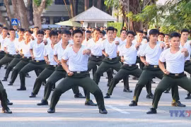 越南人民公安警卫现场演练：精准展示，震撼全场