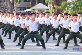 越南人民公安警卫现场演练：精准展示，震撼全场