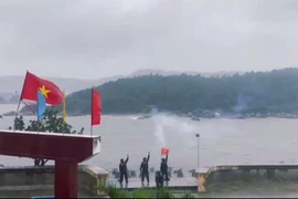 广义省发射信号弹警示13号台风登陆