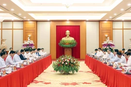 越共中央政治局与政府党文常委召开工作会议