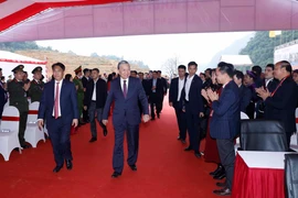 越共中央总书记苏林出席高平省长河九年一贯制寄宿学校开工仪式