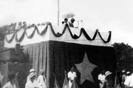 1945年9月2日上午，在历史性的巴亭广场，胡志明主席庄严宣读《独立宣言》，宣告越南民主共和国诞生。图自 越通社