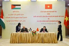 越南国会主席与约旦众议长马赞·卡迪举行会谈