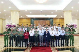 越共中央政治局就中央公安党委第八次代表大会筹备工作提出意见