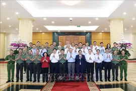 越共中央政治局就中央公安党委第八次代表大会筹备工作提出意见