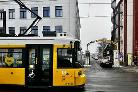 德国柏林电车站命名为“同春站”