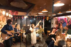 英国越南文化屋为旅英越侨同胞开启寻根之旅。图自越通社