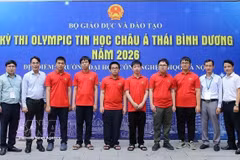 6名越南学生均在2026年亚太信息学奥林匹克竞赛中夺得奖牌（红衣）。图自越通社