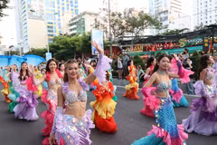 2026年庆和海洋节街头嘉年华色彩缤纷。图自越通社