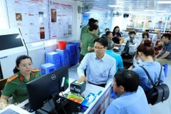 同奈省首批200多名外国公民获发二级电子身份证。图自越通社