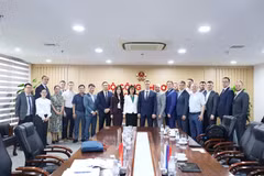 双方代表合影。图自工贸部电子门户网
