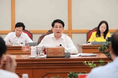 国家主席梁强与金瓯和兴安两省省委常委会召开工作会议。图自越通社
