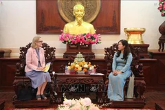 芹苴市人民委员会会见了澳大利亚驻胡志明市总领事萨拉·胡珀（Sarah Hooper）。图自越通社