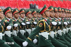 越南人民军在巴亭广场参加庆祝建国80周年阅兵式。图自越通社