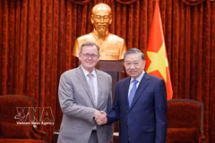 越共中央总书记、国家主席苏林会见德国联邦议会副议长博多·拉梅洛。图自越通社