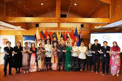 与会代表合影。图自越通社