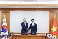 越共中央总书记苏林会见韩国总理金敏锡。图自越通社