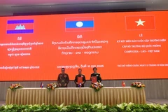 越老柬三国国防部长年度会晤会议纪要签署仪式。图自越通社