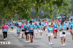 2025年VnExpress马拉松芹苴站现场。图自越通社