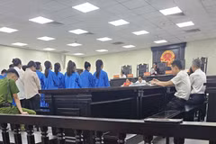 国际证券诈骗团伙19名被告获刑。图自越通社