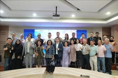 双方代表合影。图自越通社
