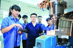 李自重技术高等专科学校师生在上课中。图自西贡解放报
