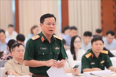 越南人民军总政治局宣训局副局长宋文青少将发言。图自越通社