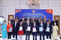 越南与英国合作协议签署仪式现场。图自越通社