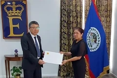 越南驻墨西哥大使兼驻伯利兹大使阮文海向伯利兹总督芙罗拉·查拉姆递交了国家主席梁强的国书。越通社